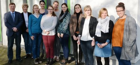 Sorgen gemeinsam für weniger Unterrichtsausfall in den Grundschulen - Torsten Buncher und Karin Wibbeke begrüßen Viktoria Engelke, Ricarda Culley, Janina Kühler, Janine Ortwein Melanie Träger, Nadine Heßling, Verena Hamschmidt, Julia Lenhart und Kira Janello